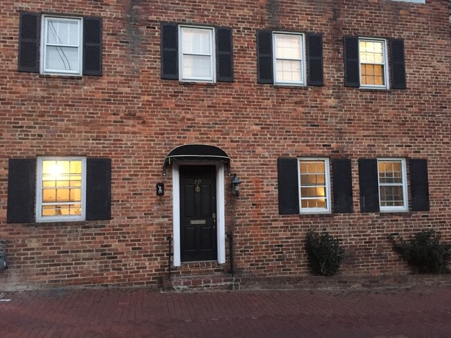 Primary Photo - 10 Snows Ct NW