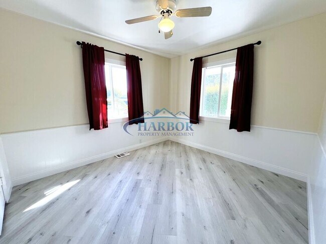 Building Photo - 5933 Dagwood Ave