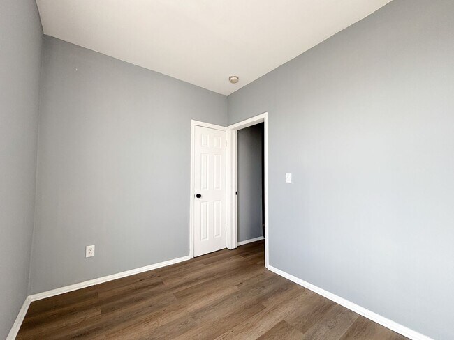 Building Photo - 478 S 15th St