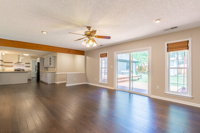 Building Photo - 8501 Buckthorn Dr