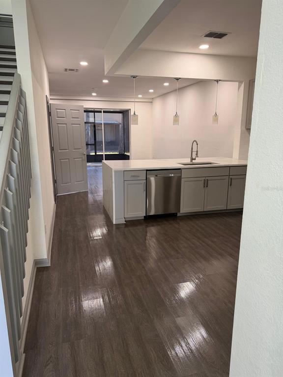 Building Photo - 2865 Polana St