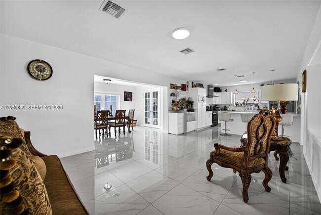 Building Photo - 756 W 53rd St