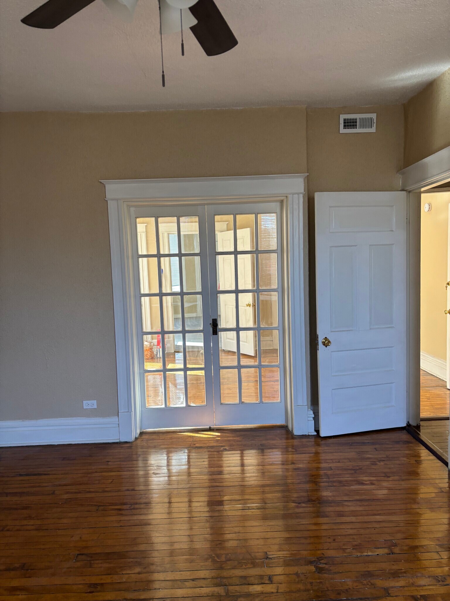 Building Photo - 3844 Lee Ave