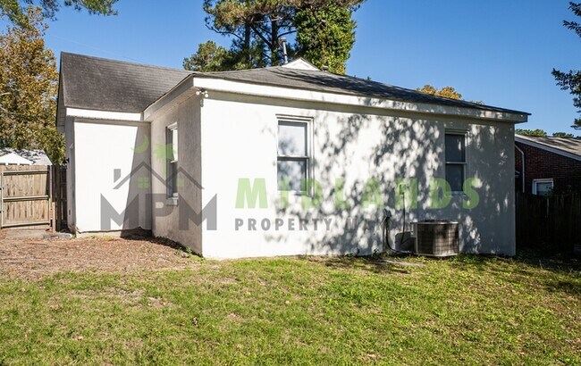 Building Photo - 928 Columbia College Dr