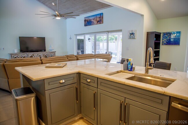Building Photo - 900 Cosmos Ct