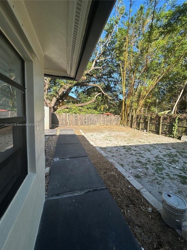 Building Photo - 808 SW 15th Ave