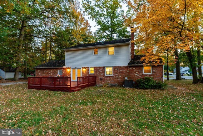 Building Photo - 24 Maple Ave