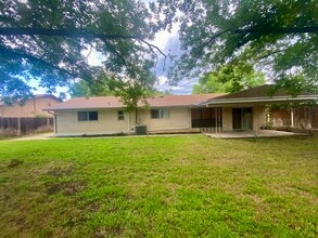 Building Photo - 815 S Roy Reynolds Dr