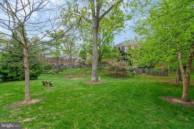 Building Photo - 2961 S Columbus St