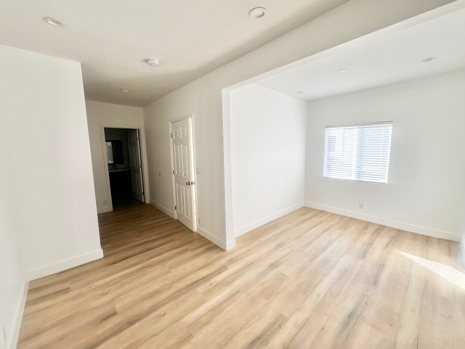 Building Photo - 1509 12th Ave