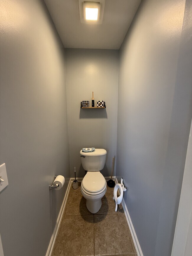 Building Photo - 650 Little Farm Rd