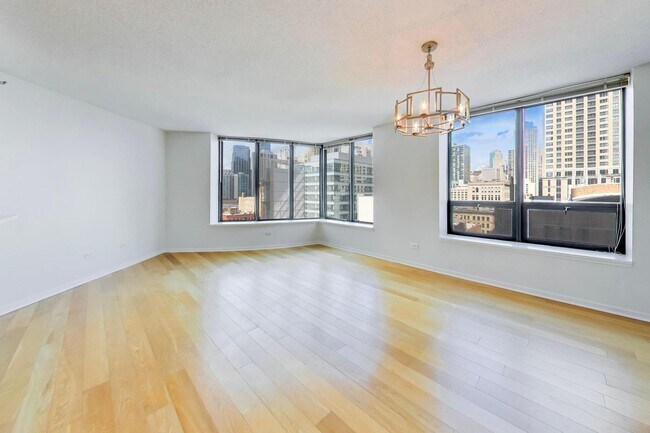 Building Photo - 400 N La Salle Dr