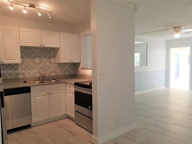 Building Photo - 11334 Royal Palm Blvd