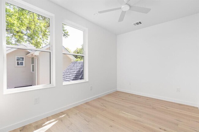 Building Photo - 2917 Lyons Rd