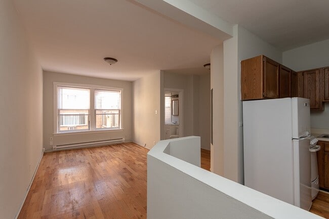 Building Photo - 457 W Melrose St