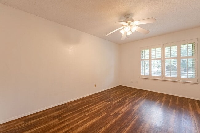Building Photo - 9604 Blue Creek Ln