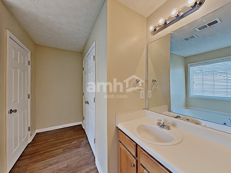 Building Photo - 3080 Rusticwood Dr