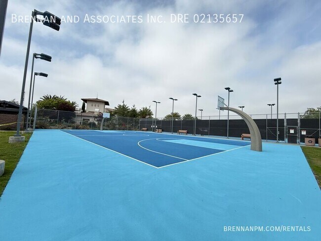 Building Photo - 1410 Heron St
