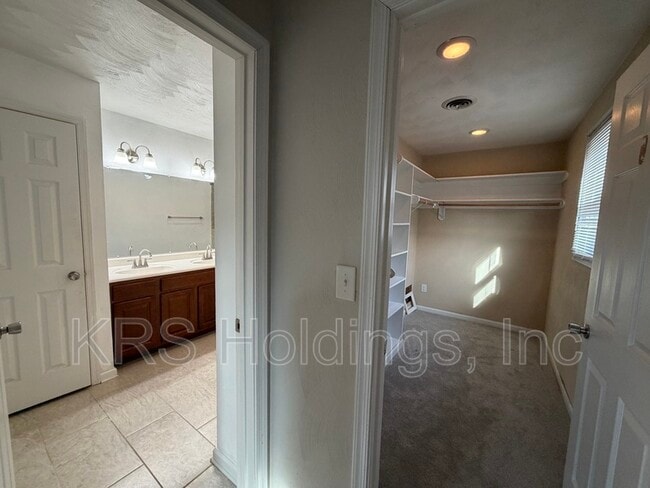 Building Photo - 300 Hampton Roads Ave