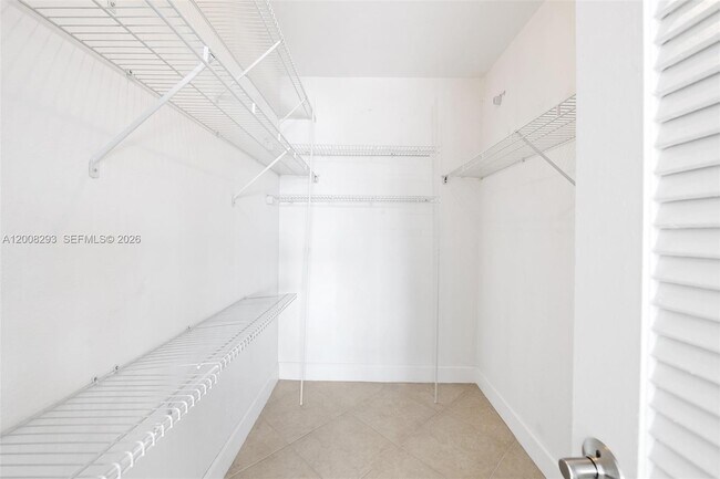 Building Photo - 2900 NE 30th St