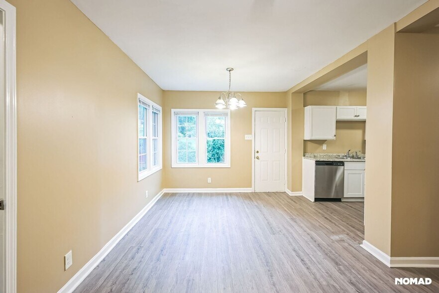 Building Photo - 1461 Centra Villa Dr SW