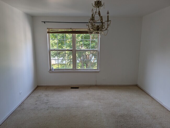Building Photo - 843 E Princeton Cir
