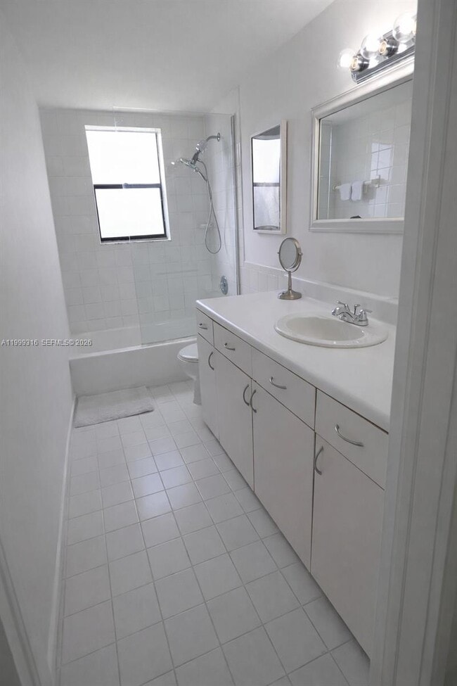 Building Photo - 500 NE 2nd St