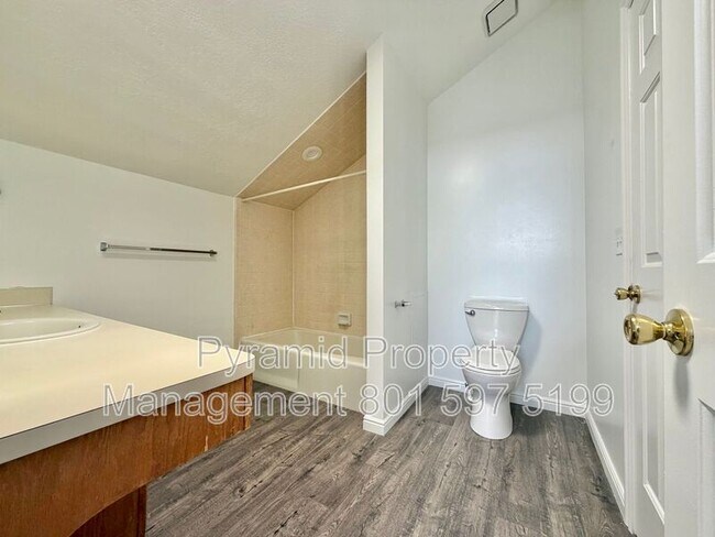 Building Photo - 1099 Shepard Ln