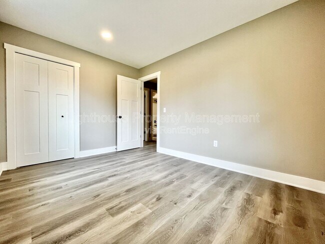 Building Photo - 818 Delray Ave SE