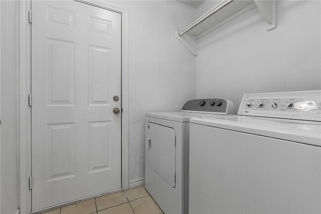 Building Photo - 3511 Farah Dr