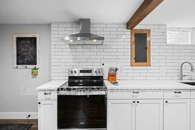 Building Photo - 3870 N Honeysuckle Dr