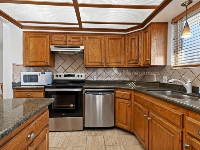 Building Photo - 6837 Creekcove Way