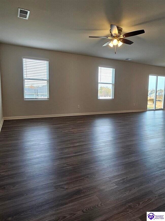 Building Photo - 601 Ashwood Ave