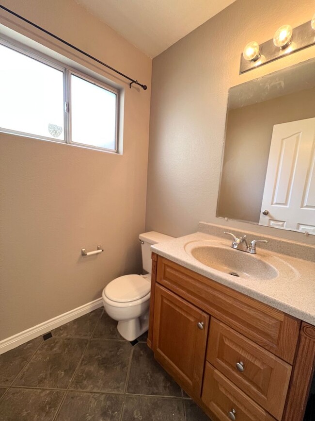 Building Photo - Two Story, 2 Bedroom 2.5 Bath House w/Cent...
