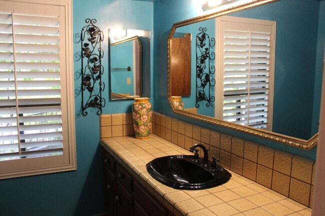 Building Photo - Unique Bakersfield Home for Rent Bakersfiled Country Club