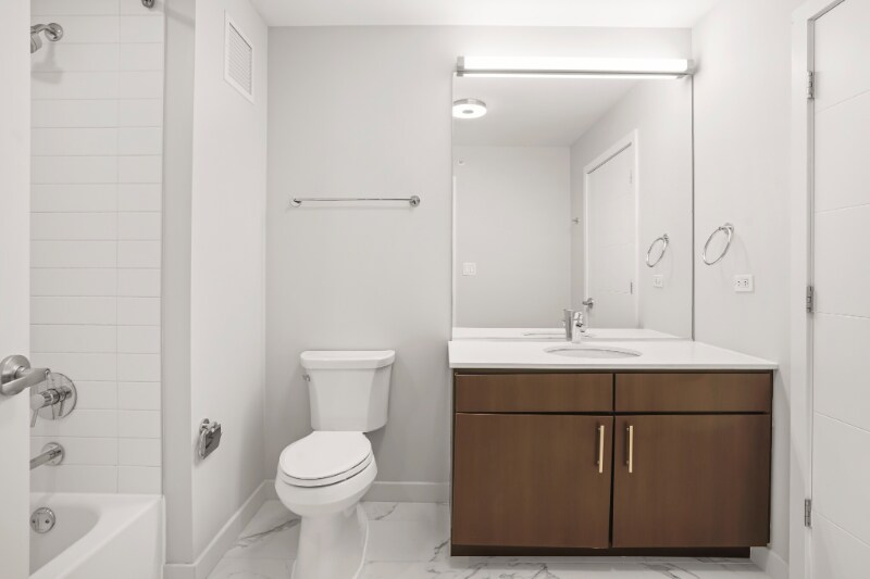 Building Photo - 750 W Adams St