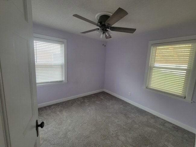 Building Photo - 2381 Lakewood Ave