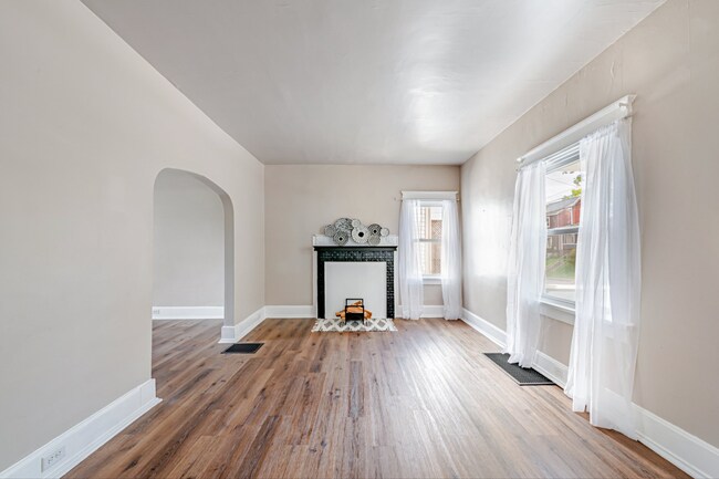 Building Photo - Beautiful 3 bedroom home in Aliquippa available August 1!