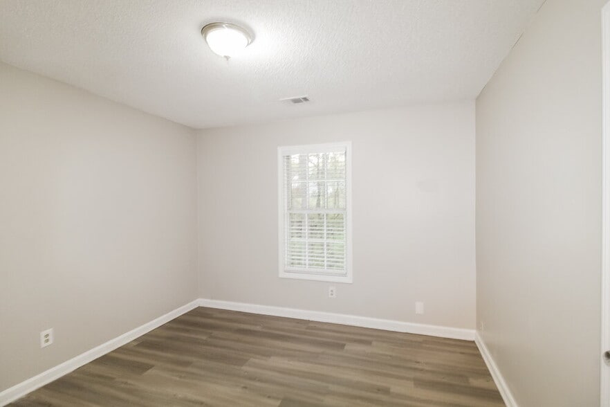 Building Photo - 839 Ashley Ln