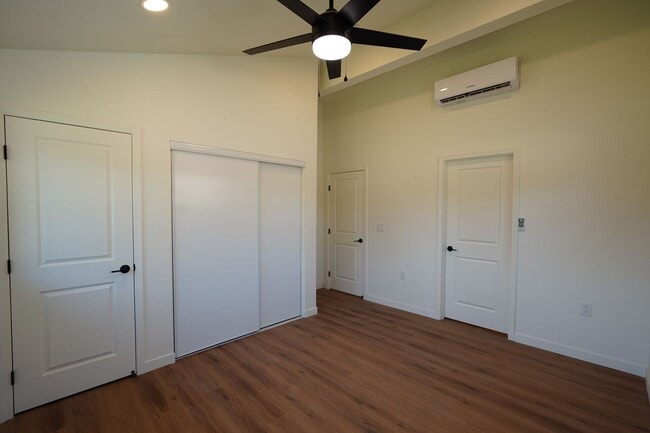 Building Photo - 4805 Charlotte Way
