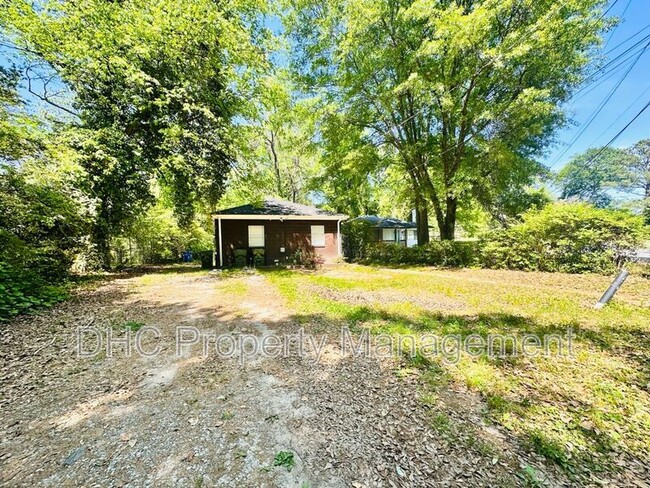 Building Photo - 2125 Larchwood Rd SW