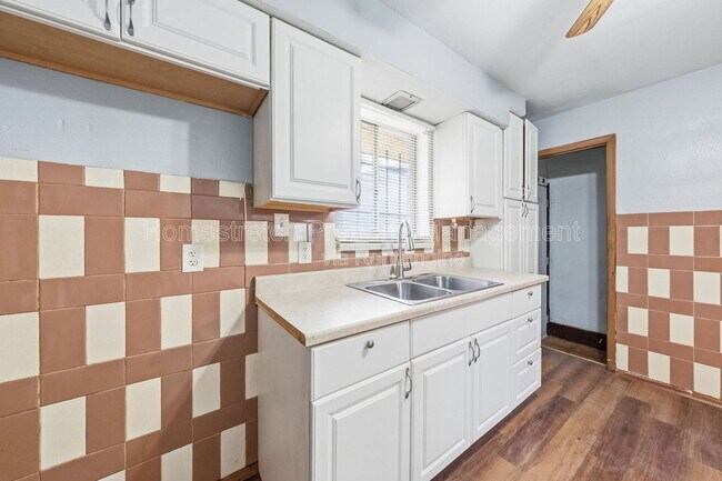 Building Photo - 2301 Belleview Ave