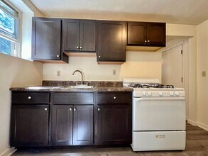 Building Photo - Large 1 BR Apartment in Lovely South Oakla...