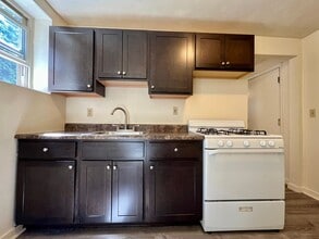 Building Photo - Large 1 BR Apartment in Lovely South Oakland Location! CALL TODAY TO TOUR!