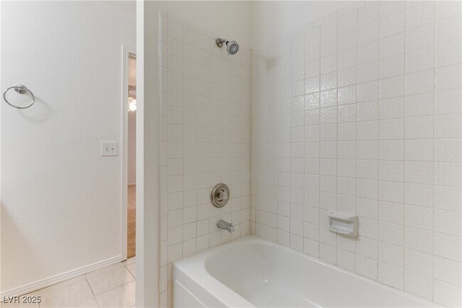 Building Photo - 1607 Justin Ct