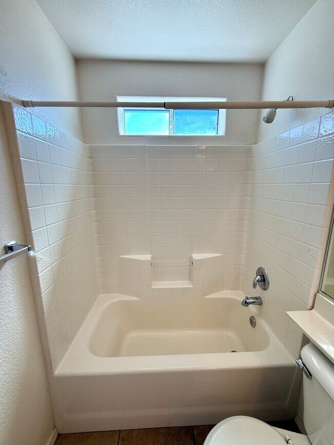 Building Photo - Great 3 bedroom, 2 bathroom home located in a cul-de-sac