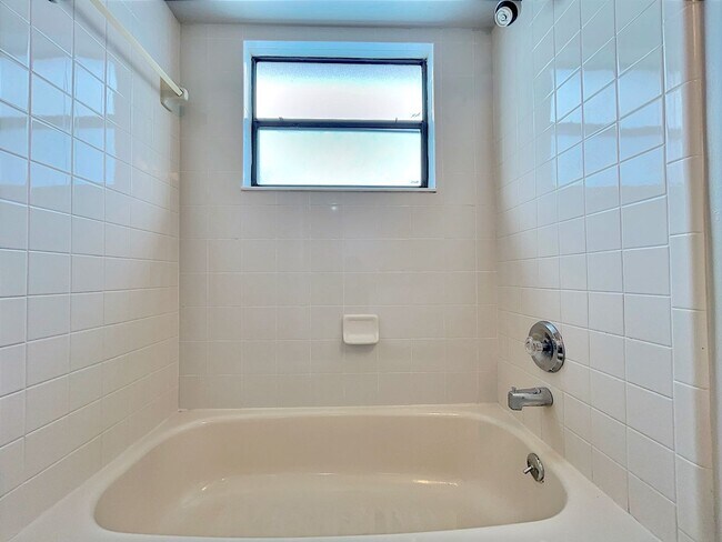 Building Photo - 4 Bedroom Upgraded Home for rent in Bermud...