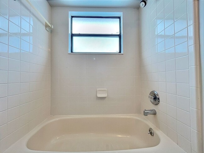 Building Photo - 4 Bedroom Upgraded Home for rent in Bermuda Bay