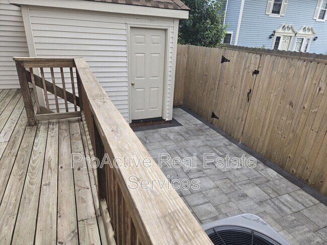 Building Photo - 674 Lord Dunmore Dr