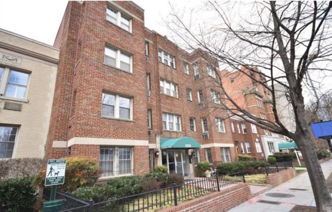 Building Photo - 3028 Wisconsin Ave NW